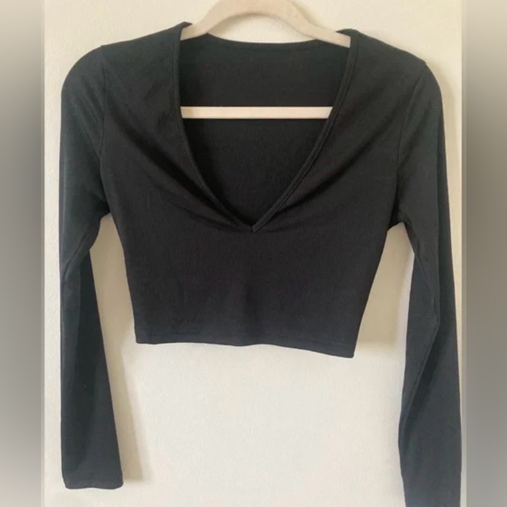 SHEIN Black Long Sleeve Crop Top